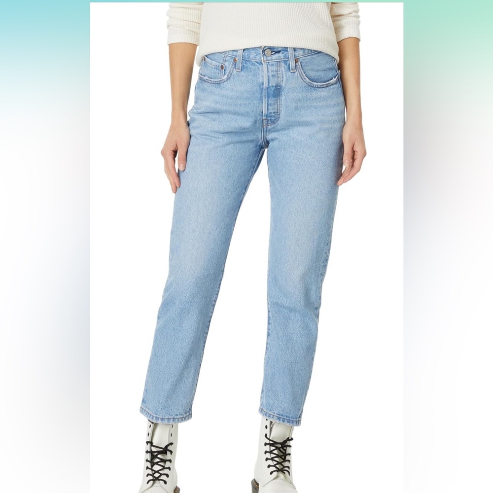 Levi’s Women’s 501 Crop Jeans in Light Indigo